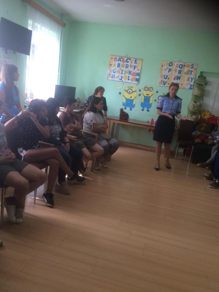 Poveşti de viaţă despre consumatori de droguri, prezentate copiilor sigheteni