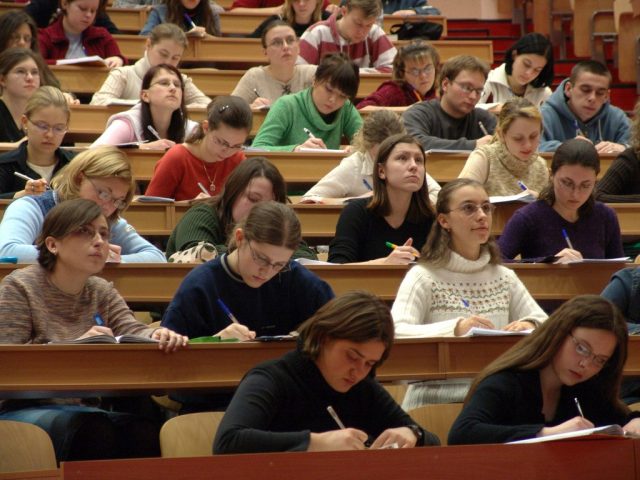 Două studente din Borșa, cele mai bune lucrări de diplomă ale anului 2019