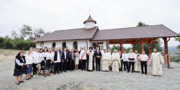 Sfântă liturghie şi binecuvântarea noii capelei de cimitir, la Unguraş – FOTO