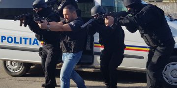 Traian Berbeceanu către noua generație de polițiști: „Măi copii, lăsați feișănu că bătaia doare ca dracu’!”