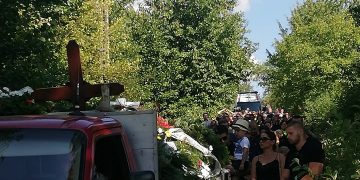 Cântăreața Anamaria Pop a fost condusă pe ultimul drum de sute de persoane – FOTO