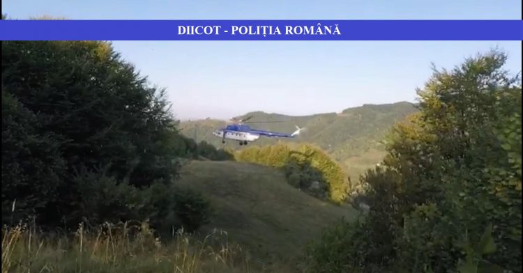 Noi imagini din timpul perchezițiilor din Vișeu de Sus. S-a intervenit cu un elicopter