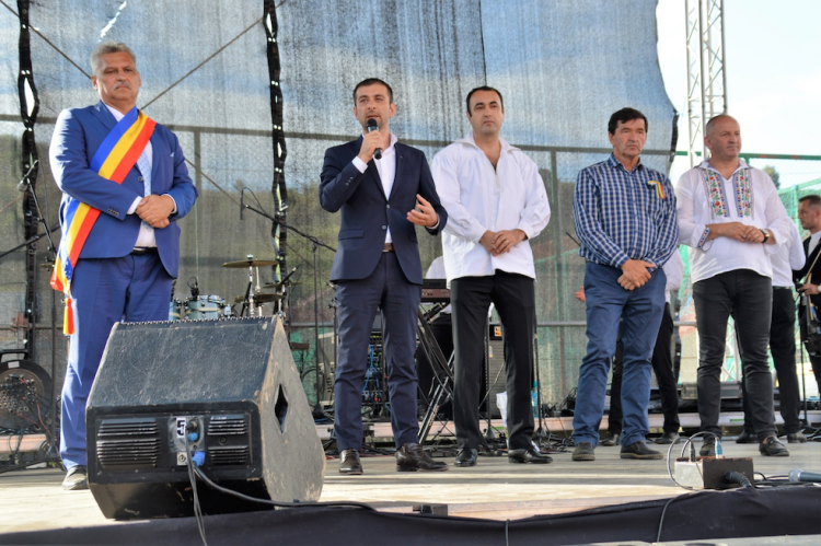 Logo-ul județului Maramureș a fost înmânat primarului comunei Ieud, Nicolae Traian David, la ”Întâlnirea cu fiii satului”