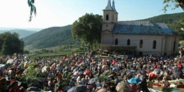 Peste 160 de oameni au avut nevoie de îngrijiri medicale la pelerinajul de la Mănăstirea Nicula