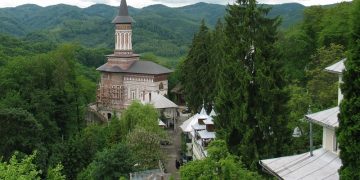 Pregătiri pentru Hramul Mănăstirii „Sfânta Ana” Rohia – Adormirea Maicii Domnului –