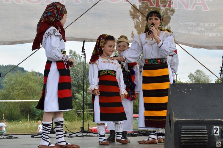Festivalul ”Roza-Rozalina” de la Rozavlea, o sărbătoare tradițională maramureșeană, s-a bucurat de un real succes – FOTO