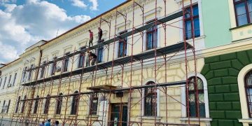 Clădirea în care funcționează judecătoria Sighet, în șantier