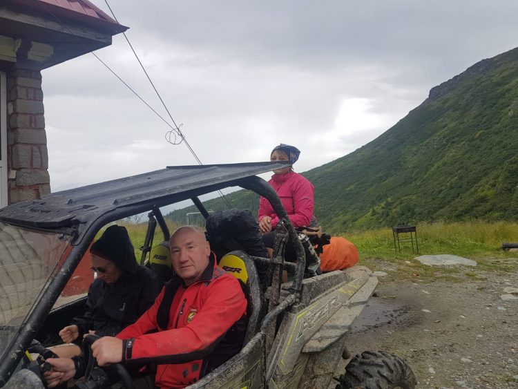  Turiste străine salvate de salvamontiştii din Borşa, cu maşini împrumutate – foto