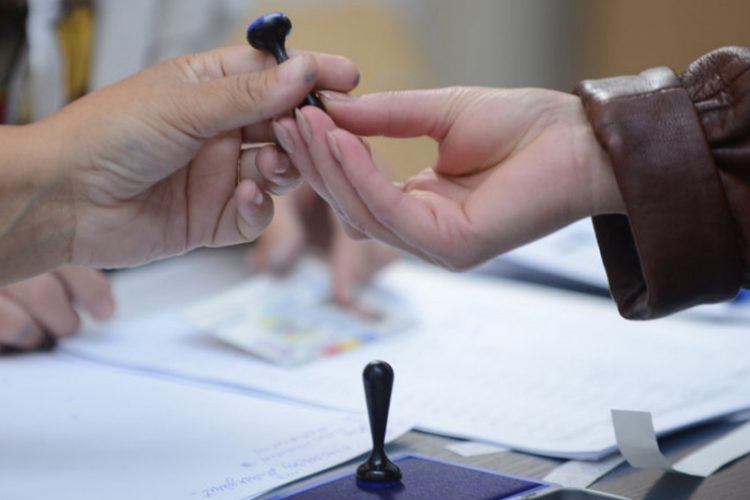 Câţi români s-au înscris pentru a vota în străinătate la alegerile prezidenţiale