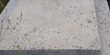 Primim de la cititori: Mormânt vandalizat în Cimitirul Horea II