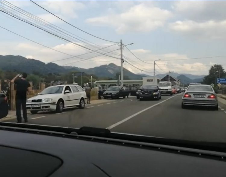 Impact între trei maşini la Tăuţii de Sus – FOTO