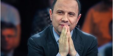 Aurelian Pavelescu: „UN ANTI-ROMÂN: CT POPESCU! ATAC MÂRȘAV LA SIMONA HALEP!”