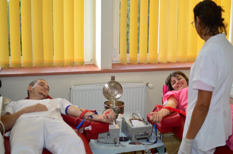 Angajați ai Spitalului de Pneumoftiziologie din Baia Mare, implicaţi în campania de donare de sânge