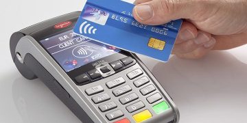 Atenţie! De sâmbătă, reguli noi introduse la plata cu cardul