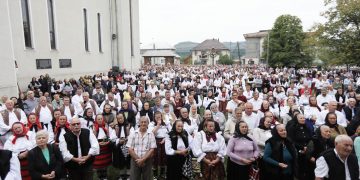 Sfântă liturghie arhierească în zi de sărbătoare la Rozavlea