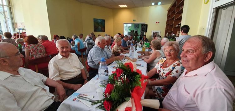 Seniorii băimăreni aşteptaţi la „Balul Toamnei”