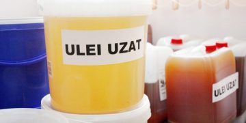 Un supermarket din Baia Mare colectează uleiul alimentar uzat. Oferă la schimb detergent de vase, apă plată sau ulei de floarea soarelui