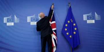 S-a ajuns la un acord UE-Marea Britanie, pe Brexit. Ce se întâmplă cu românii care lucrează în Regat