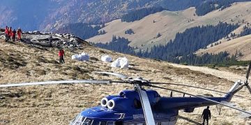 Transport spectaculos în Munții Rodnei. Salvamontiștii borșeni au fost ajutați de un elicopter – VIDEO și FOTO