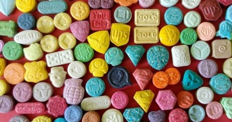 Bărbat din Satu Mare, prins cu 100 de pastile de ecstasy
