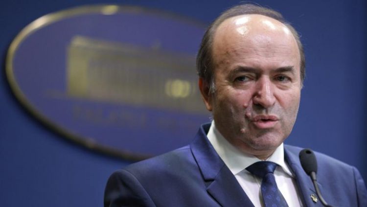 Tudorel Toader îi dă în judecată pe Predoiu și Rareș Bogdan