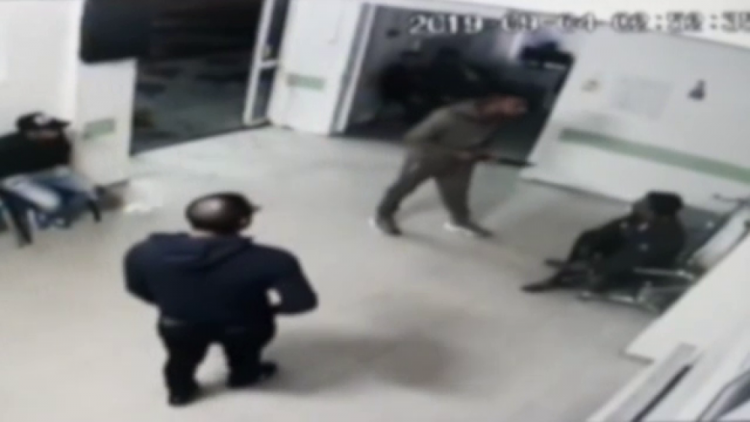 Angajați de la UPU, atacați de un bărbat