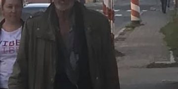 Bărbatul din Sighet care ar fi încercat să arunce cu un lichid incolor pe un copil a fost audiat. S-a dispus internarea sa la spital