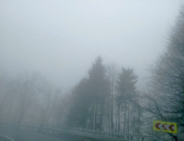 Pericol uriaș de accidente! 28 judeţe sunt sub cod galben de ceață