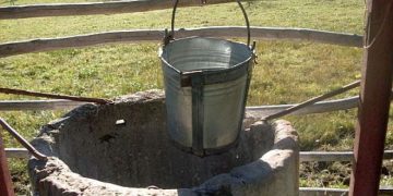 Bărbat mort şi legat cu lanţuri într-o fântână, la Satu Mare