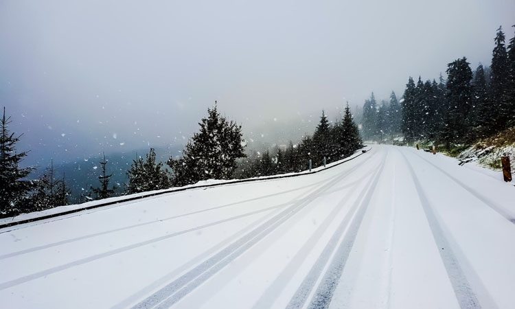 A nins în România! Zăpada atinge 6 centimetri