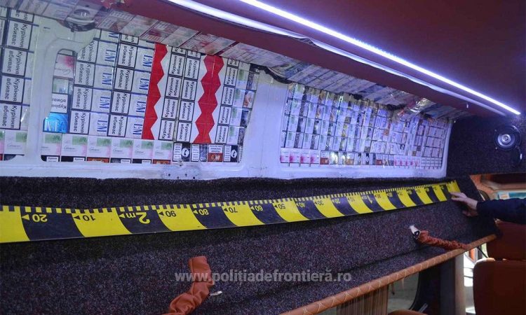 Doi cetățeni ucraineni cercetați pentru contrabandă și peste 19.200 de pachete cu țigări confiscate la frontiera de nord