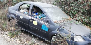 Primăria Baia Mare caută proprietarii rablelor din oraș. Ce se întâmplă cu mașinile vechi