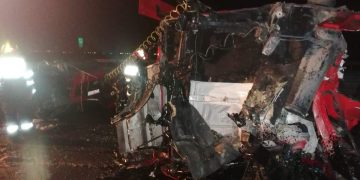 Accident teribil pe A1. Implicate un TIR încărcat cu fier vechi, o autocisternă cu bitum fierbinte și un Logan – foto