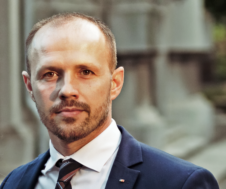 Cum folosește Klaus Iohannis oamenii din stat ca să fie reales! Membru CNA implicat în campania electorală online a președintelui