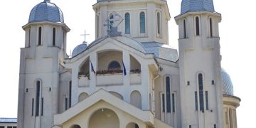 Icoana făcătoare de minuni a Maicii Domnului de la Dragomireşti ajunge în Baia Mare la hramul Bisericii „Sf. Arhangheli Mihail şi Gavriil”