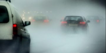 Atenție șoferi, ceață densă pe mai multe șosele importante!