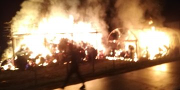 Incendiu devastator la un depozit de furaje din Mireșu Mare – FOTO