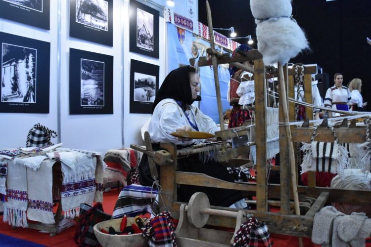 Standul Maramureșului, atractiv pentru vizitatorii prezenți în prima zi a ediției de toamnă a Târgului de Turism al României – foto