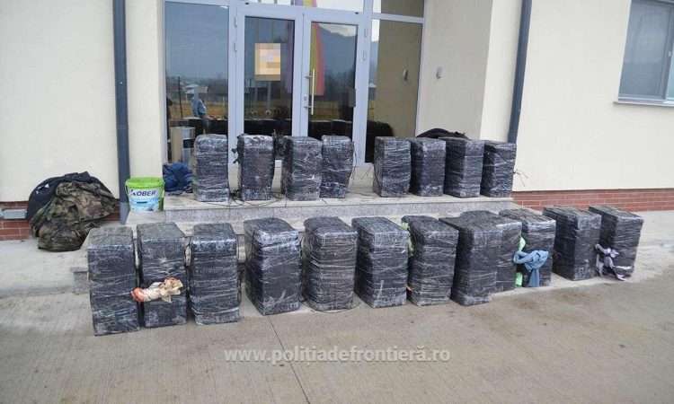 Aproximativ 25.000 de pachete cu țigări, confiscate la frontiera de nord