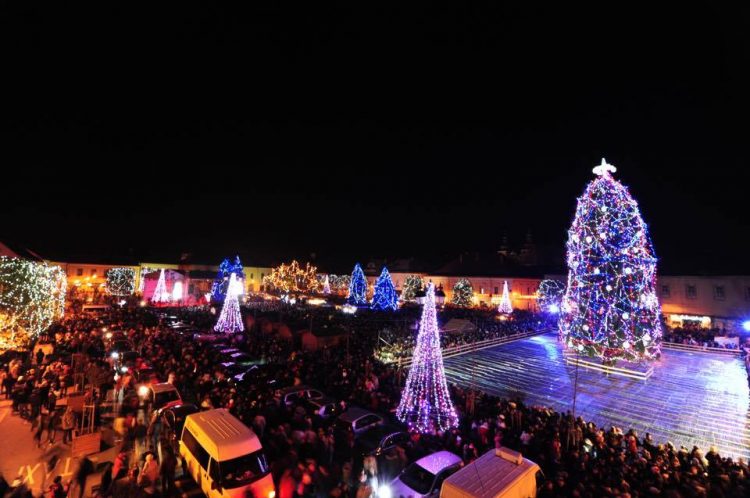 Patinoarul din Centrul Vechi, deschis zilnic de la ora 10.00