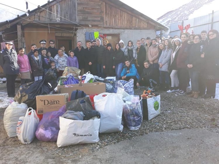 Vine Moș Nicolae. Jandarmii maramureşeni au împărţit bucurie! – FOTO