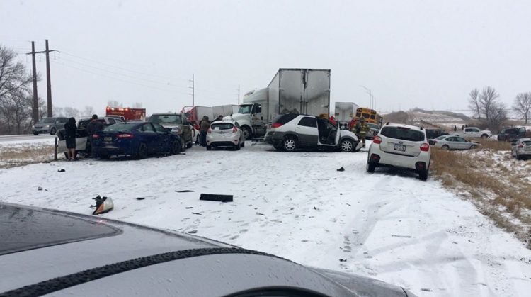 Accident în lanț pe autostradă. Peste 50 de mașini implicate