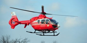 Bărbat preluat de un elicopter SMURD după ce a fost lovit de un cal