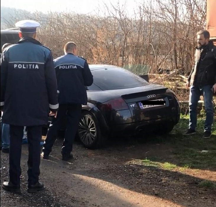 Destin tragic pentru doi tineri iubiţi, care au sfârşit împreună, intoxicaţi cu gaze, după ce au adormit într-un Audi
