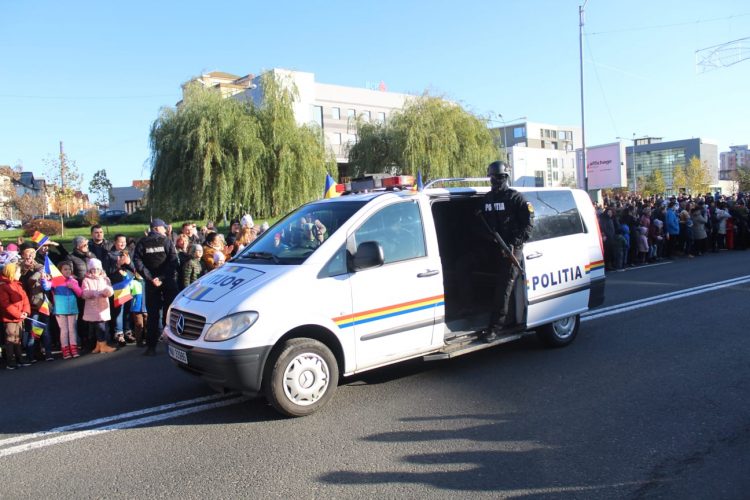 Polițiștii maramureșeni, la parada militară dedicată Zilei Naţionale a României