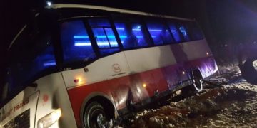 Tragedie după ce un autocar plin de turiști a căzut într-o râpă! Cel puțin 22 de persoane au murit