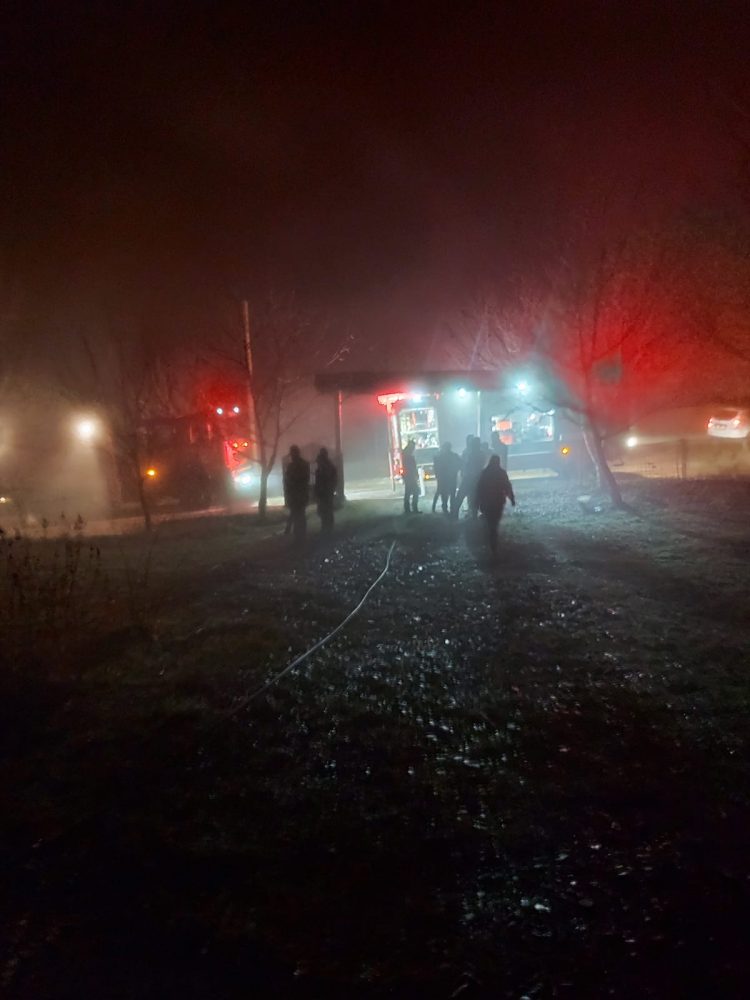 Incendiu la Finteușu Mare. Totul s-a făcut scrum – FOTO