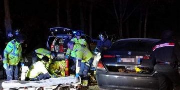 Şoc în Italia. Un român acuzat de crimă s-a închis în BMW și și-a dat foc