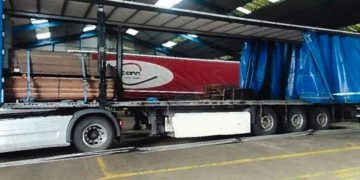 Un şofer român de TIR, traficant de droguri în Anglia, a crezut că nimeni nu va observa cele 21 de kilograme de cocaină ascunse sub marfă