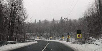 Circulaţie rutieră în condiţii de iarnă pe drumurile din Maramureş